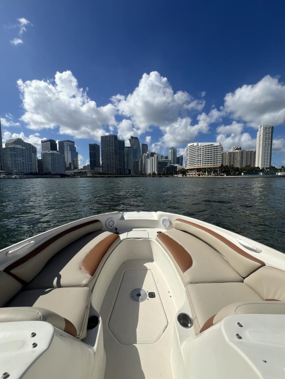The Best Deal in the Market! Sea Ray Sundeck 26' – Fun at an Unbeatable Price! - Imagen 12
