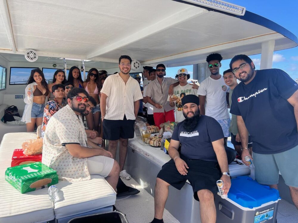 Celebrate with Yacht Party & Sightseeing in Miami Beach — up to 34 Guests! - Imagen 17