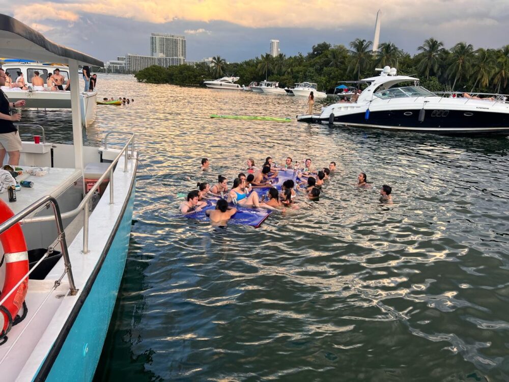 Celebrate with Yacht Party & Sightseeing in Miami Beach — up to 34 Guests! - Imagen 16