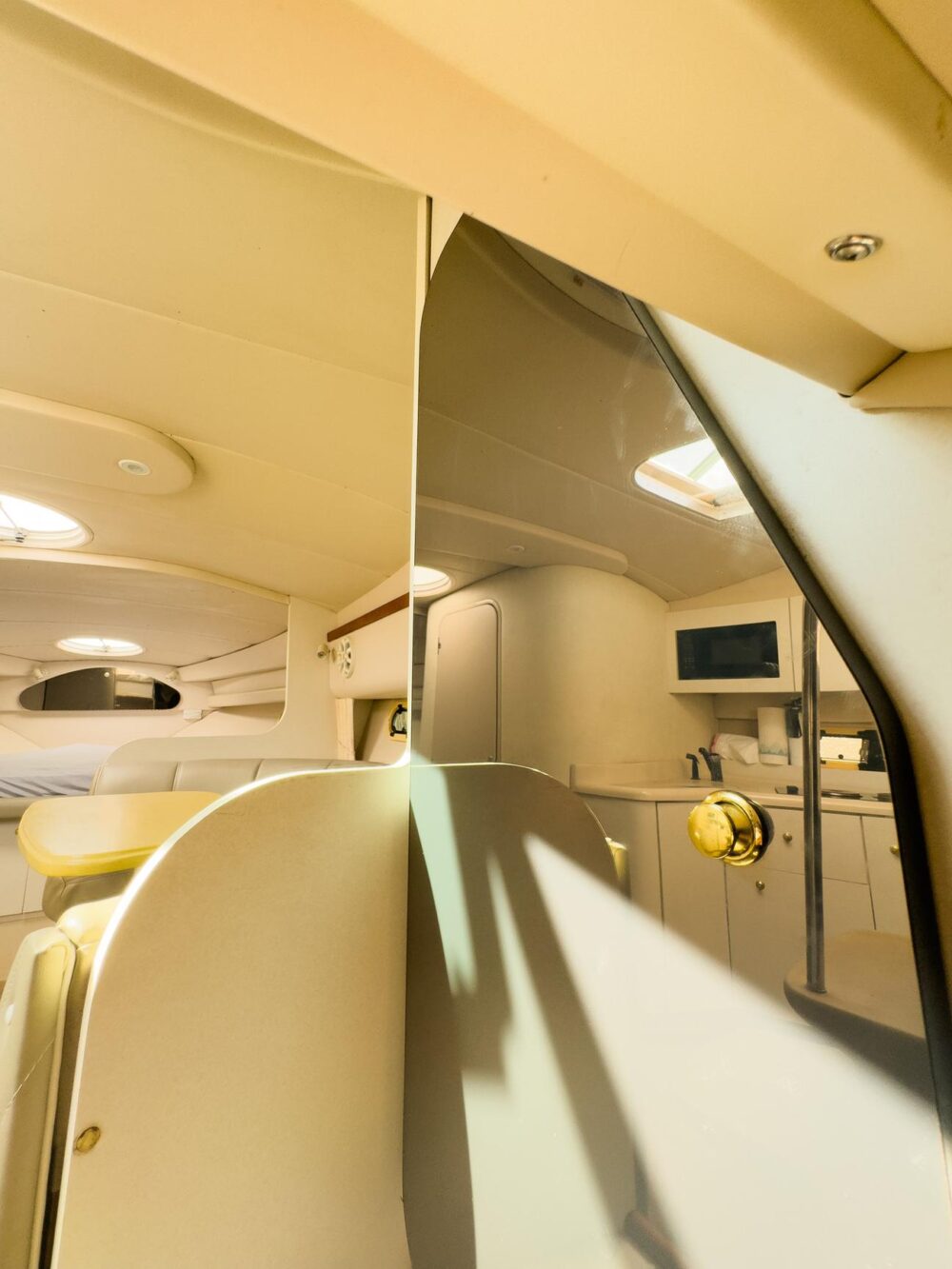 Enjoy 37ft Cruiser Yacht in Miami with discounted price! - Imagen 32