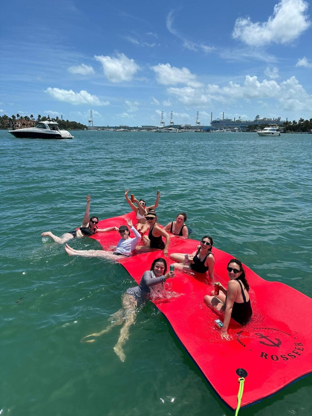 LUXURY YACHT Cruise & Save – 1 Free Hour or FREE Jetski from Monday to Thursday! - Imagen 7