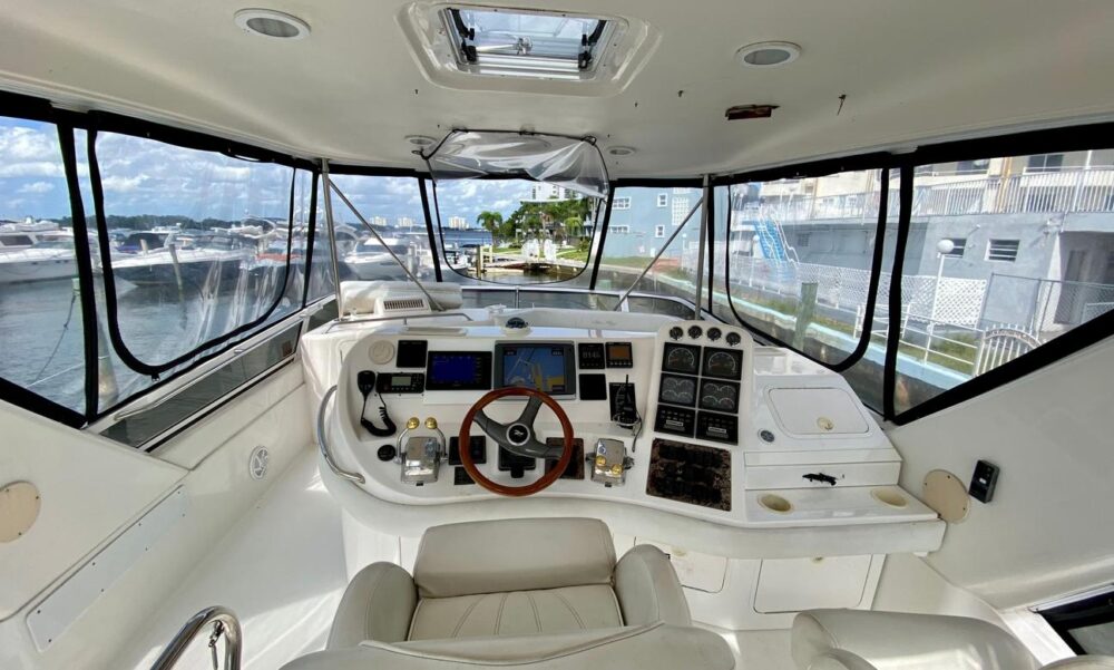 52' LUXURY YACHT RENTAL FOR PARTY IN MIAMI, GREAT LOCATION, NO HIDDEN FEES - Imagen 5