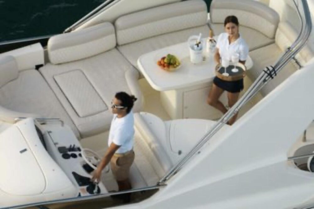 Miami Finest!! 70ft Luxury Yacht Azimut Flybridge Jet Skis - Imagen 8