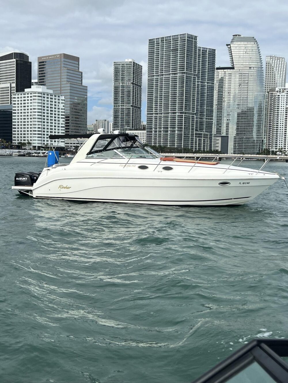 Rinker Fiesta 37ft - When booking 4 hours, you get one free! - Imagen 17