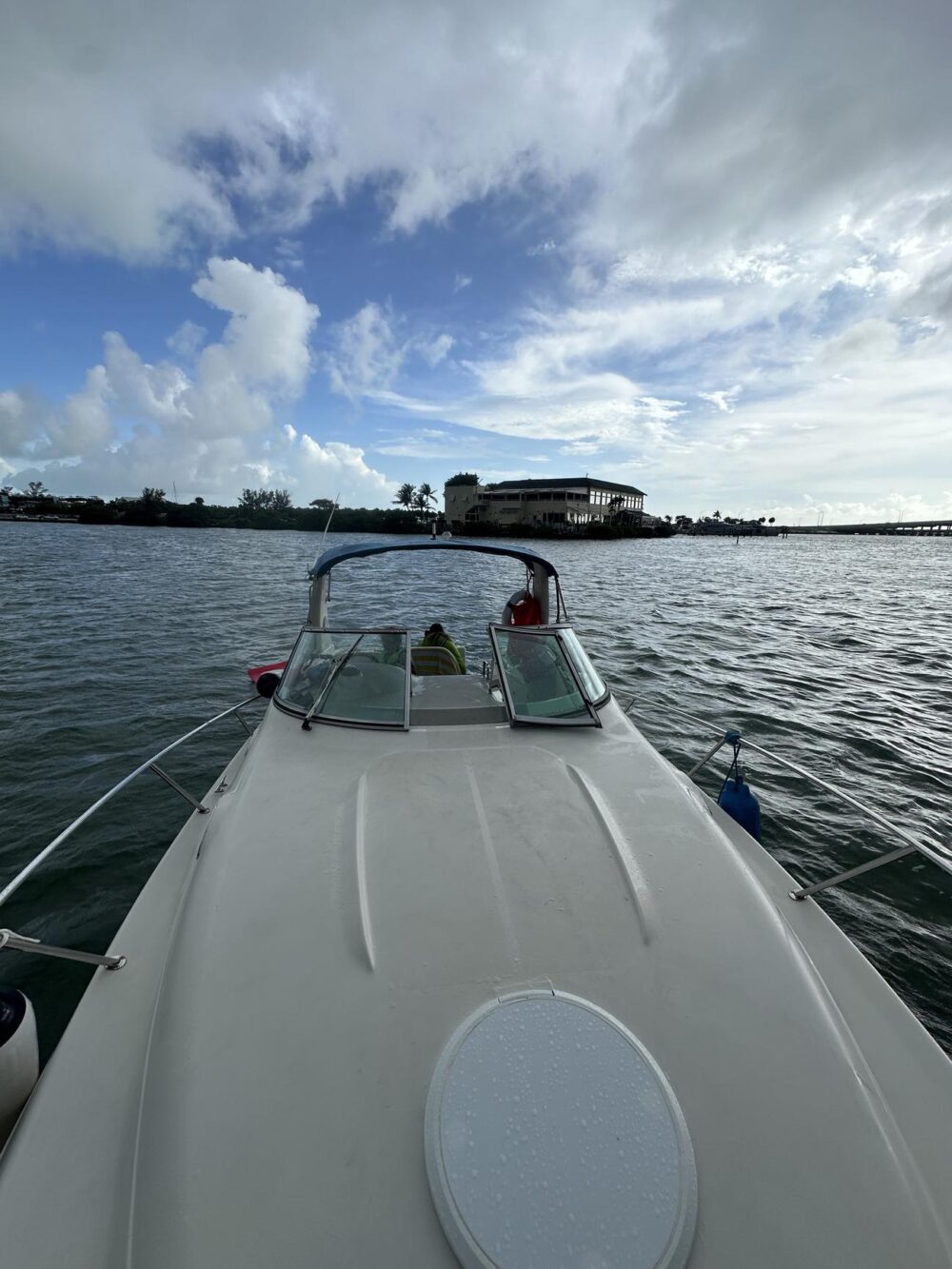 Luxury 32ft Monterey Yacht - Private Miami River Cruises for Groups of 10 - Imagen 33