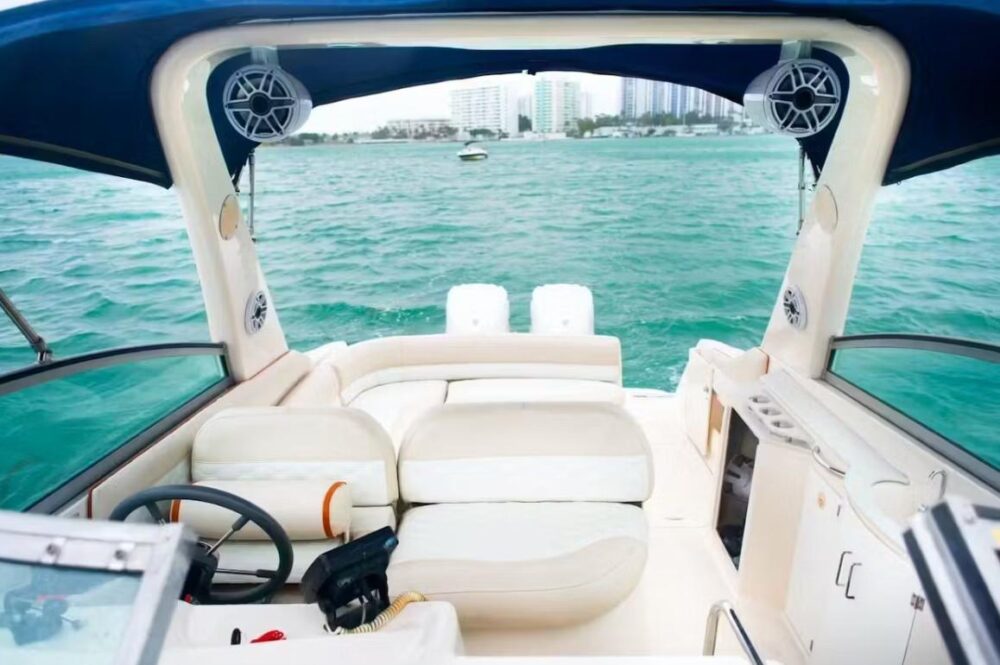 37ft Monterey Yacht | Experience Miami: Big Discounts Available! Inquire Now! - Imagen 24