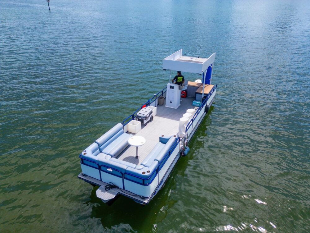 Enjoy 32ft 'RUMBA' PONTOON with BBQ/DISCO LIGHTS & SMOKE MACHINE in Miami! - Image 8