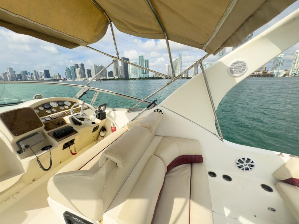 Enjoy 37ft Cruiser Yacht in Miami with discounted price! - Imagen 31