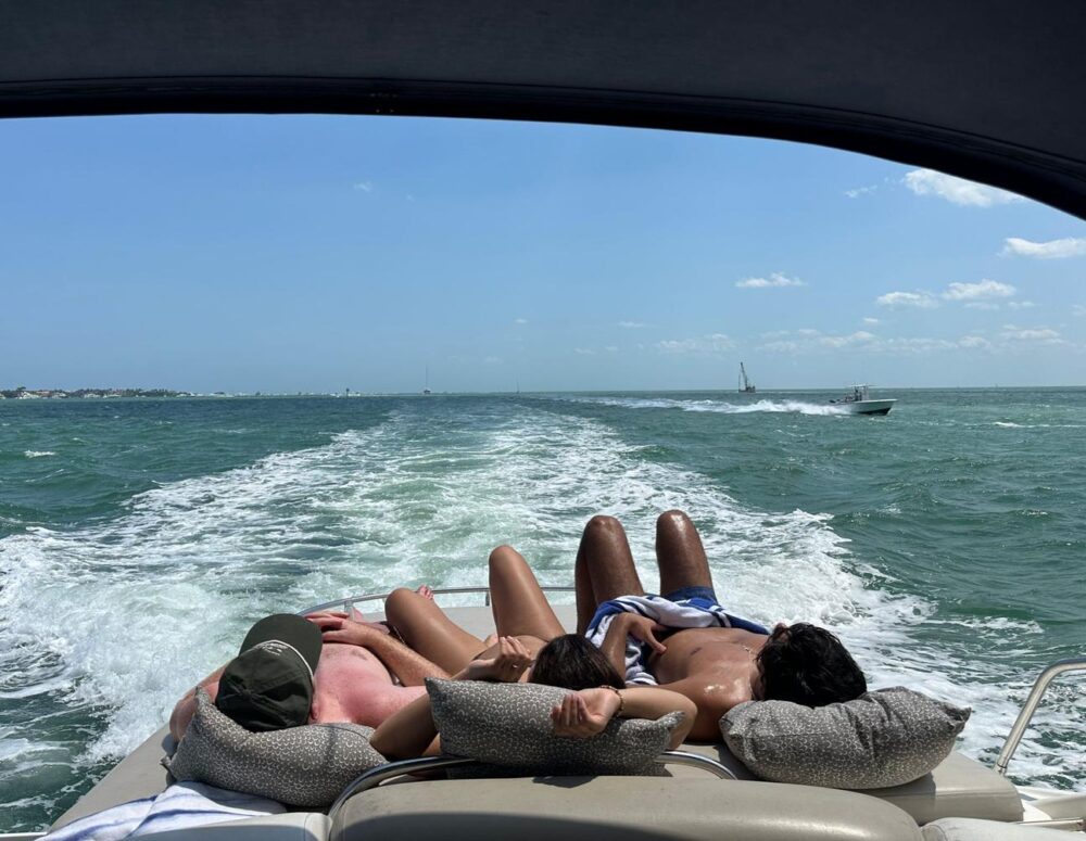 LUXURY YACHT Cruise & Save – 1 Free Hour or FREE Jetski from Monday to Thursday! - Imagen 6
