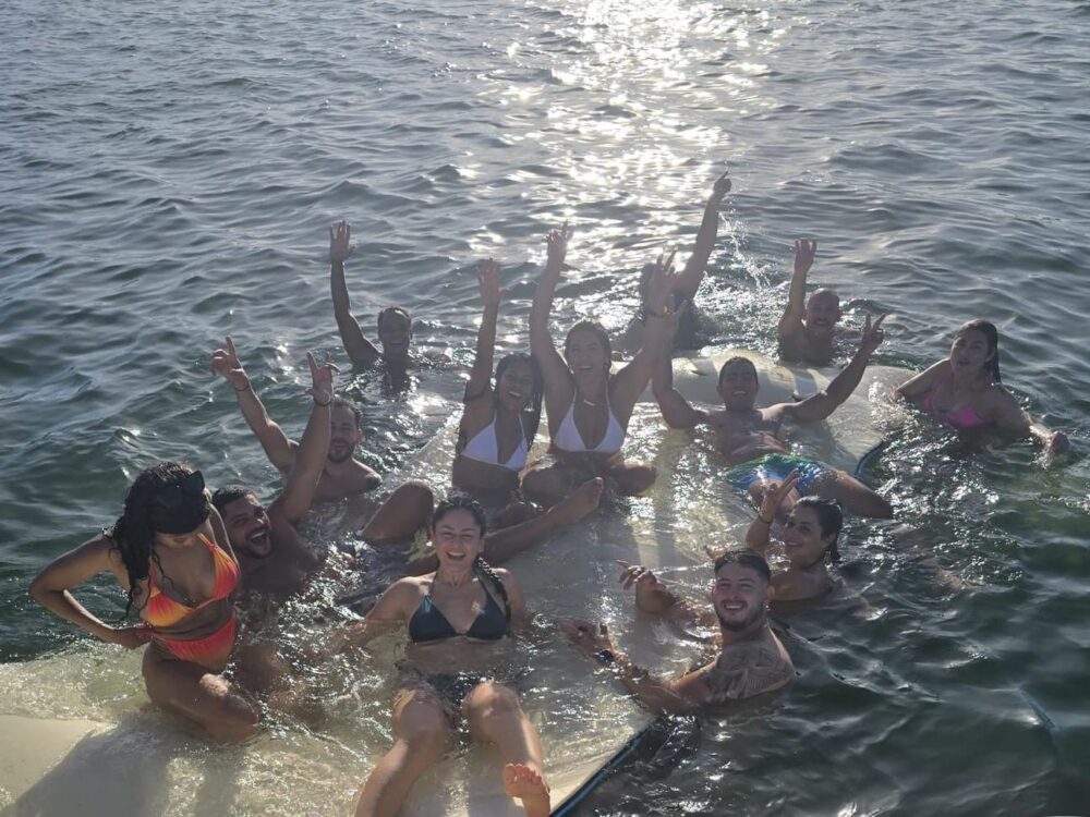 Enjoy your day with with our Formula 40ft Yacht - Up to 13 people in Miami! - Imagen 25