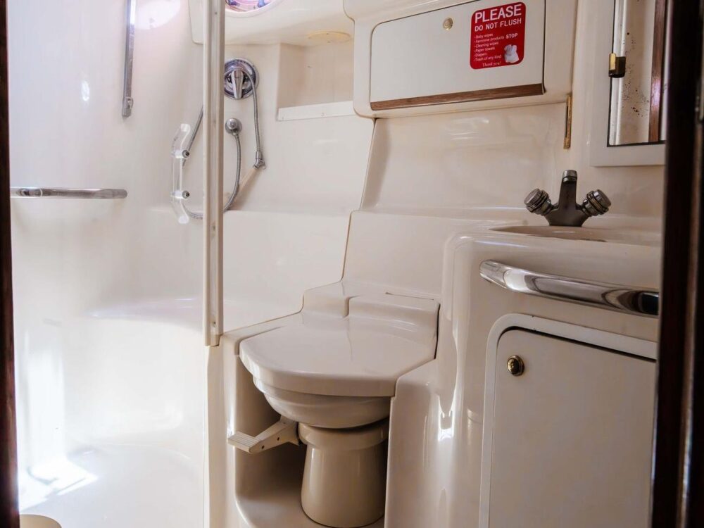 50’ SeaRay Private Yacht Charter — Free Hour & Free Jet Ski Weekday Promos! - Imagen 11