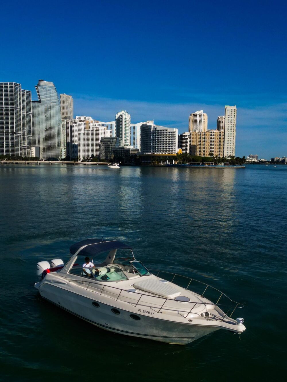 37ft Monterey Yacht | Experience Miami: Big Discounts Available! Inquire Now! - Imagen 23