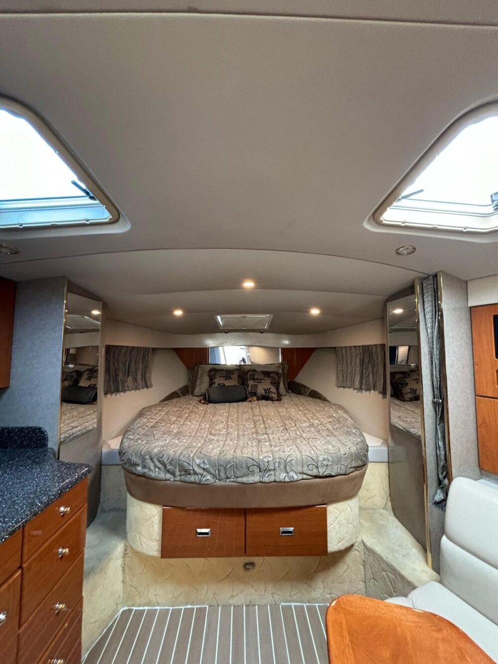 Enjoy your day with with our Formula 40ft Yacht - Up to 13 people in Miami! - Imagen 24