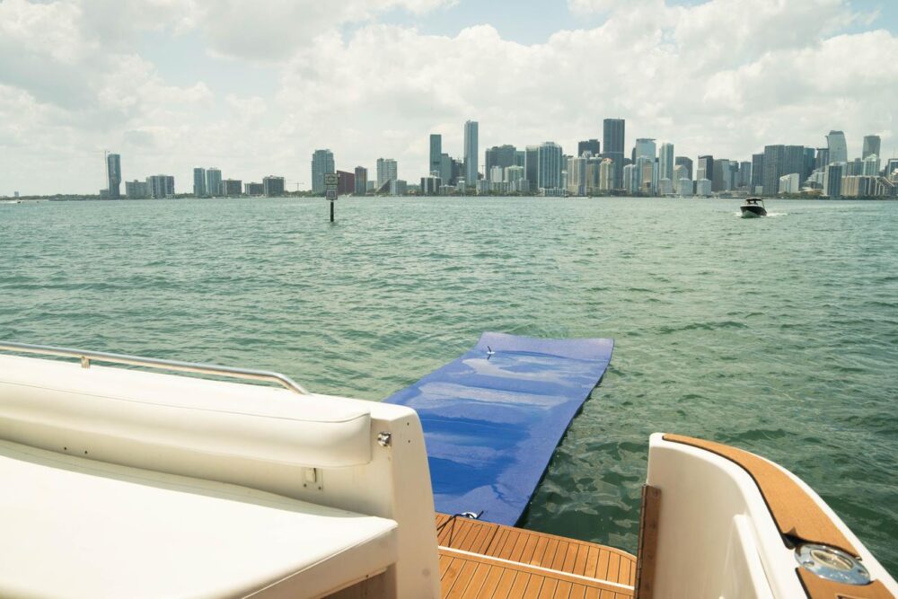 50’ SeaRay Private Yacht Charter — Free Hour & Free Jet Ski Weekday Promos! - Imagen 10