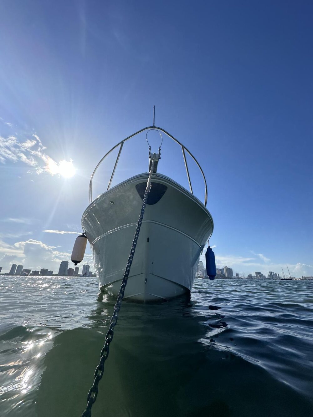 Luxury 32ft Monterey Yacht - Private Miami River Cruises for Groups of 10 - Imagen 31
