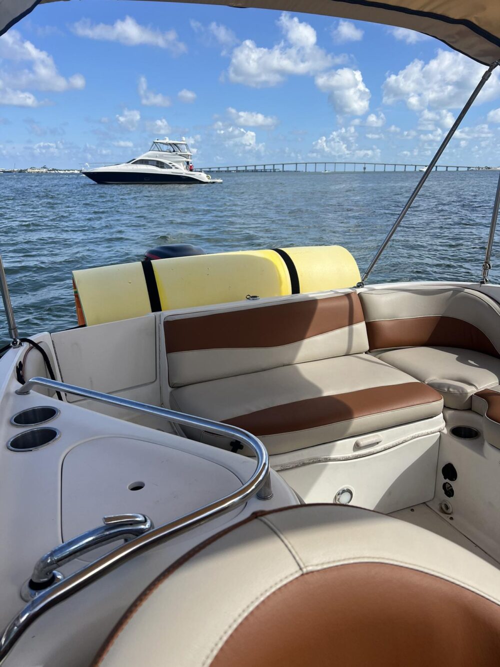 The Best Deal in the Market! Sea Ray Sundeck 26' – Fun at an Unbeatable Price! - Imagen 9