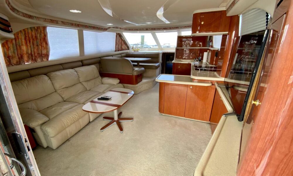 52' LUXURY YACHT RENTAL FOR PARTY IN MIAMI, GREAT LOCATION, NO HIDDEN FEES - Imagen 2