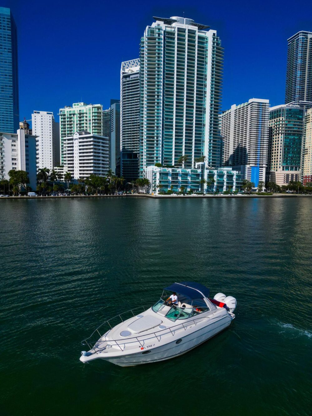 37ft Monterey Yacht | Experience Miami: Big Discounts Available! Inquire Now! - Imagen 21