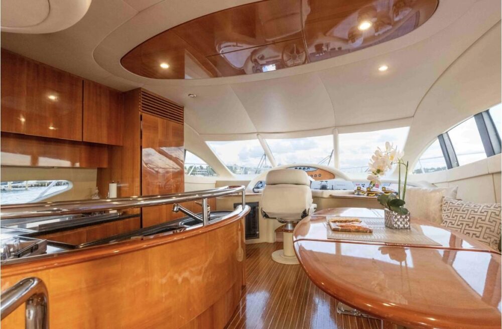 Miami Finest!! 70ft Luxury Yacht Azimut Flybridge Jet Skis - Imagen 4