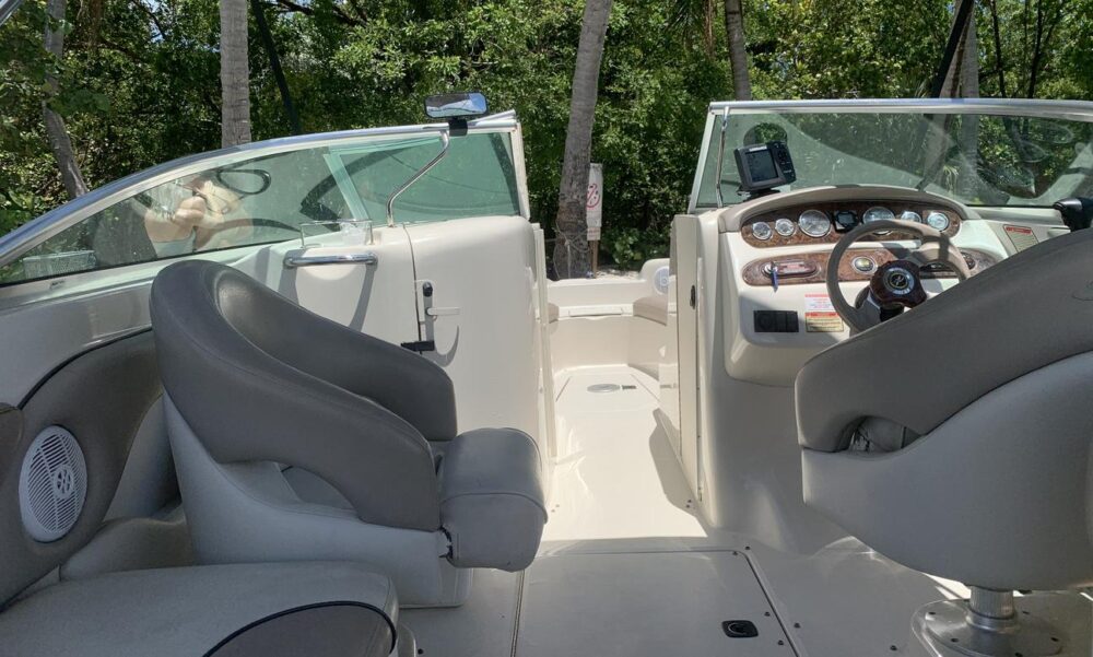 Experience the 26' Sea Ray in Miami! - Image 7