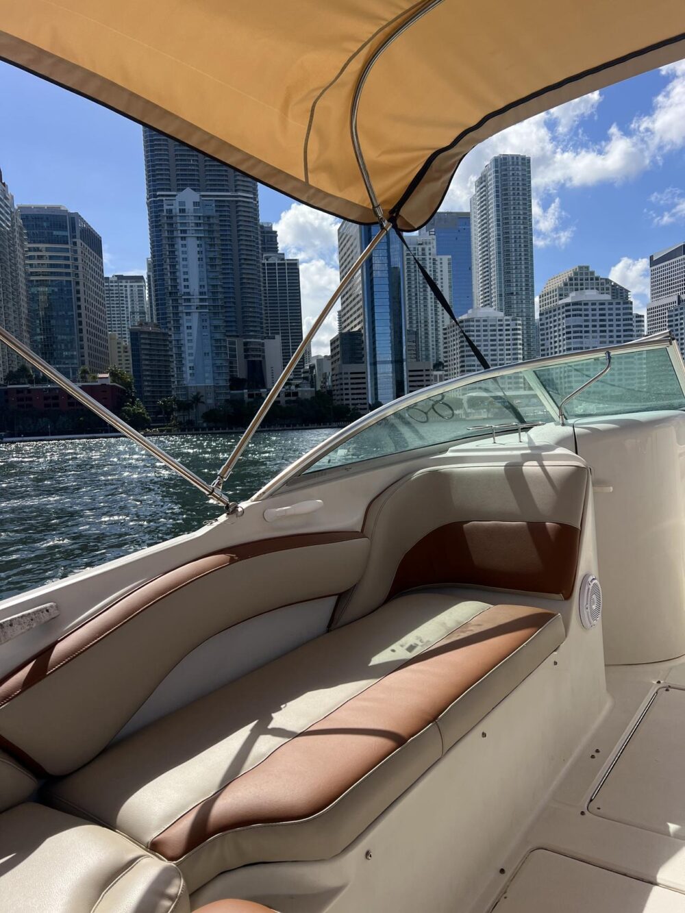 The Best Deal in the Market! Sea Ray Sundeck 26' – Fun at an Unbeatable Price! - Imagen 7