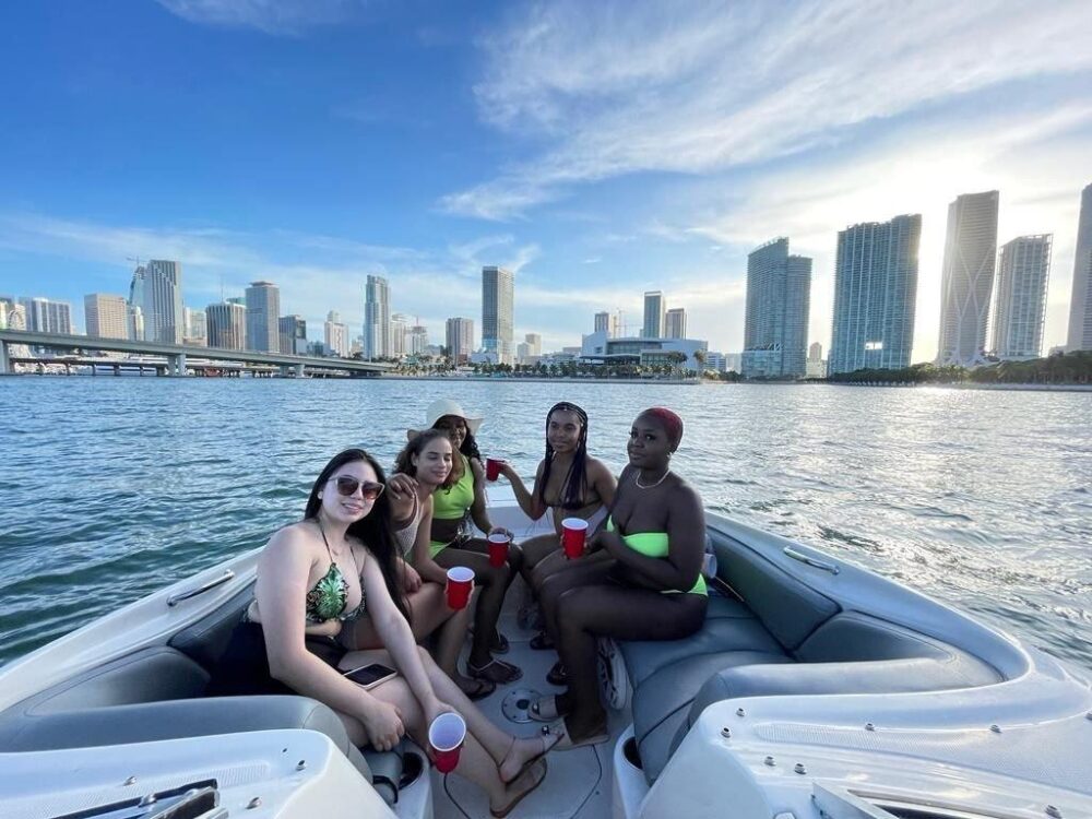 26' Sea Ray Sundeck in Miami! Huge Weekday Discounts - Imagen 9