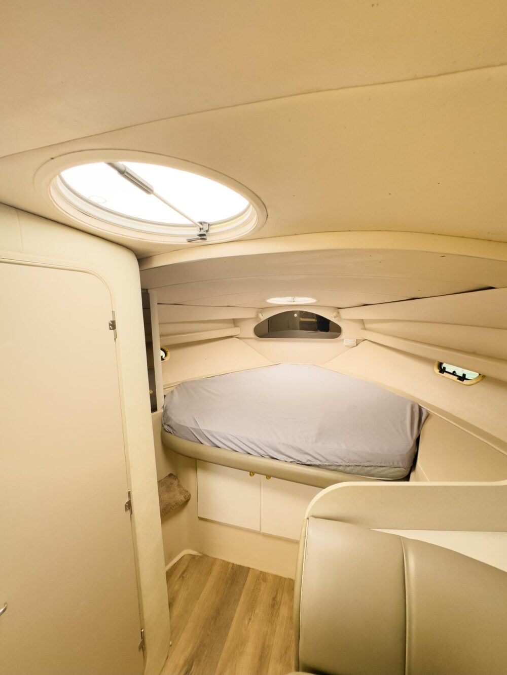 Enjoy 37ft Cruiser Yacht in Miami with discounted price! - Imagen 27
