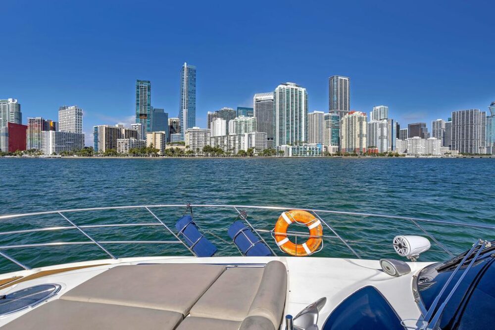 LUXURY YACHT Cruise & Save – 1 Free Hour or FREE Jetski from Monday to Thursday! - Imagen 2