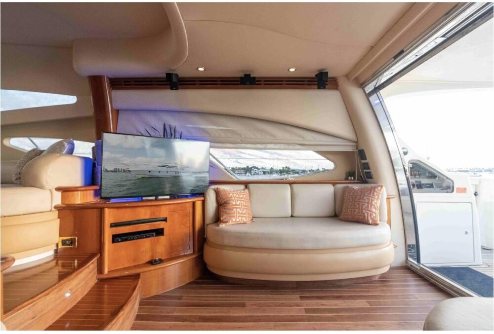 Miami Finest!! 70ft Luxury Yacht Azimut Flybridge Jet Skis - Imagen 3