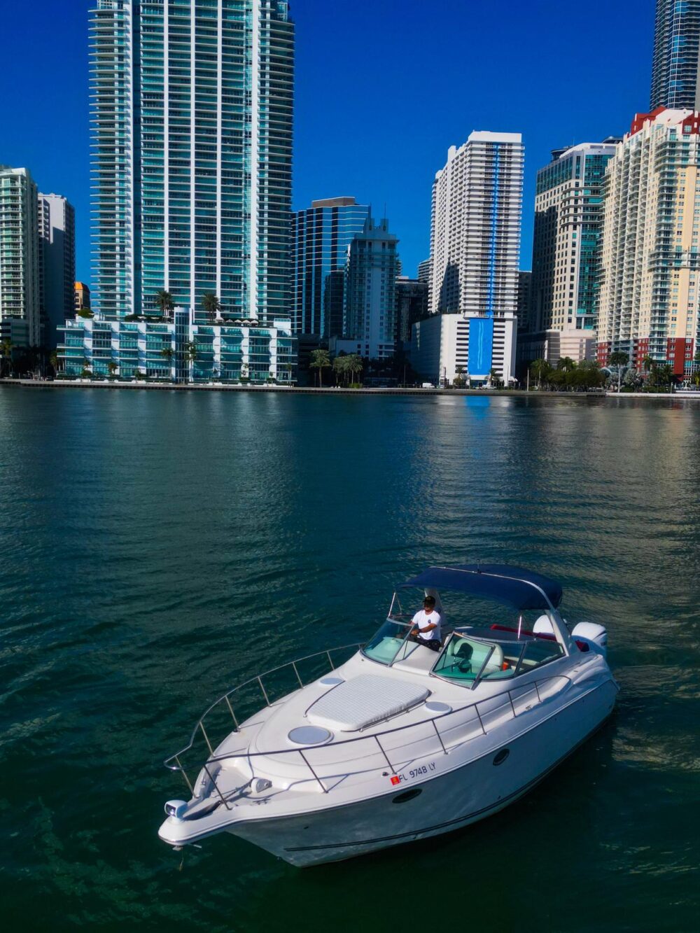 37ft Monterey Yacht | Experience Miami: Big Discounts Available! Inquire Now! - Imagen 19