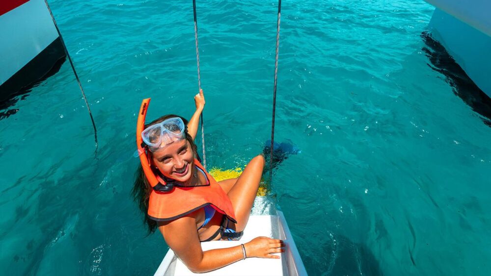 Celebrate with Yacht Party & Sightseeing in Miami Beach — up to 34 Guests! - Imagen 11