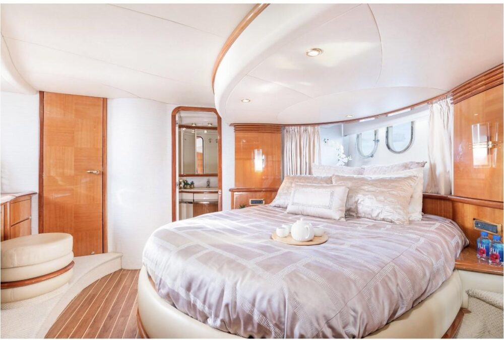 Miami Finest!! 70ft Luxury Yacht Azimut Flybridge Jet Skis - Imagen 2