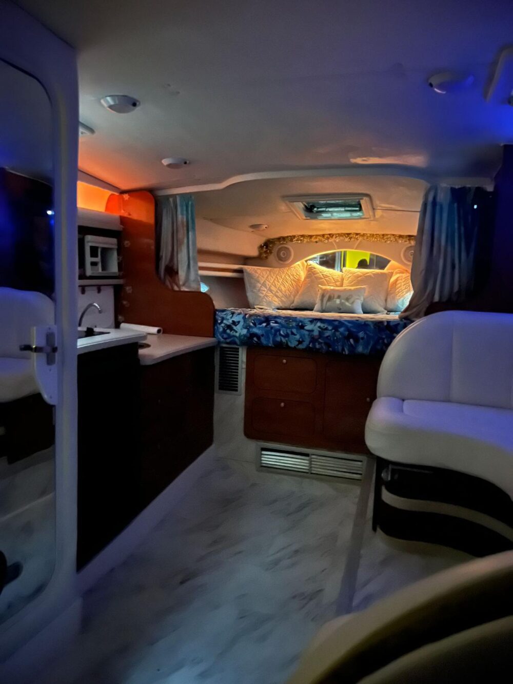 Rinker Fiesta 37ft - When booking 4 hours, you get one free! - Imagen 11