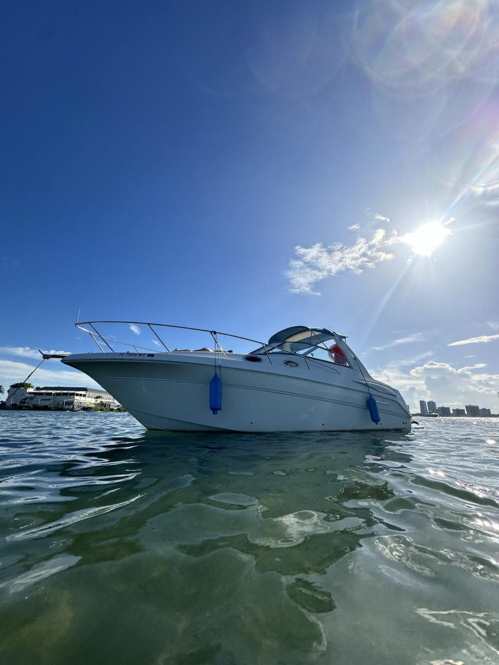 Luxury 32ft Monterey Yacht - Private Miami River Cruises for Groups of 10 - Imagen 27