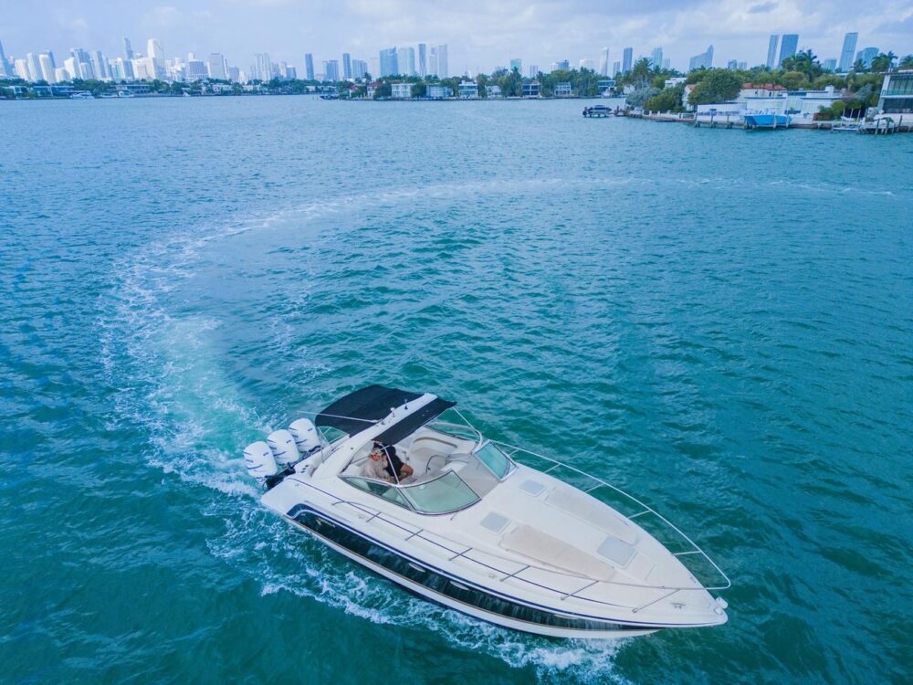 Enjoy your day with with our Formula 40ft Yacht - Up to 13 people in Miami! - Imagen 19