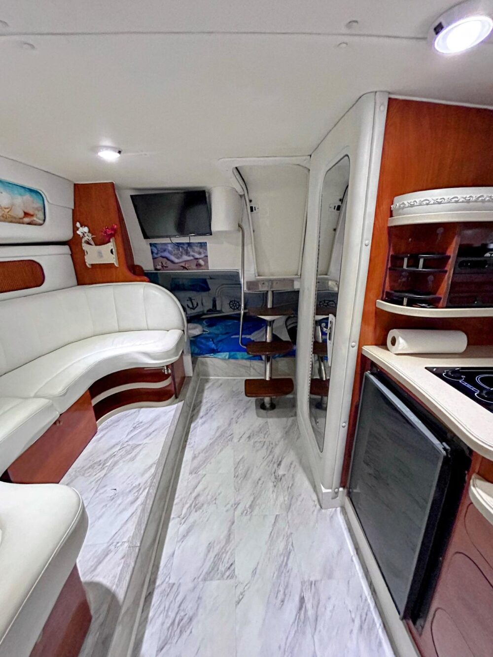 Rinker Fiesta 37ft - When booking 4 hours, you get one free! - Imagen 10