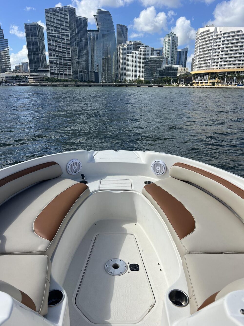 The Best Deal in the Market! Sea Ray Sundeck 26' – Fun at an Unbeatable Price! - Imagen 4