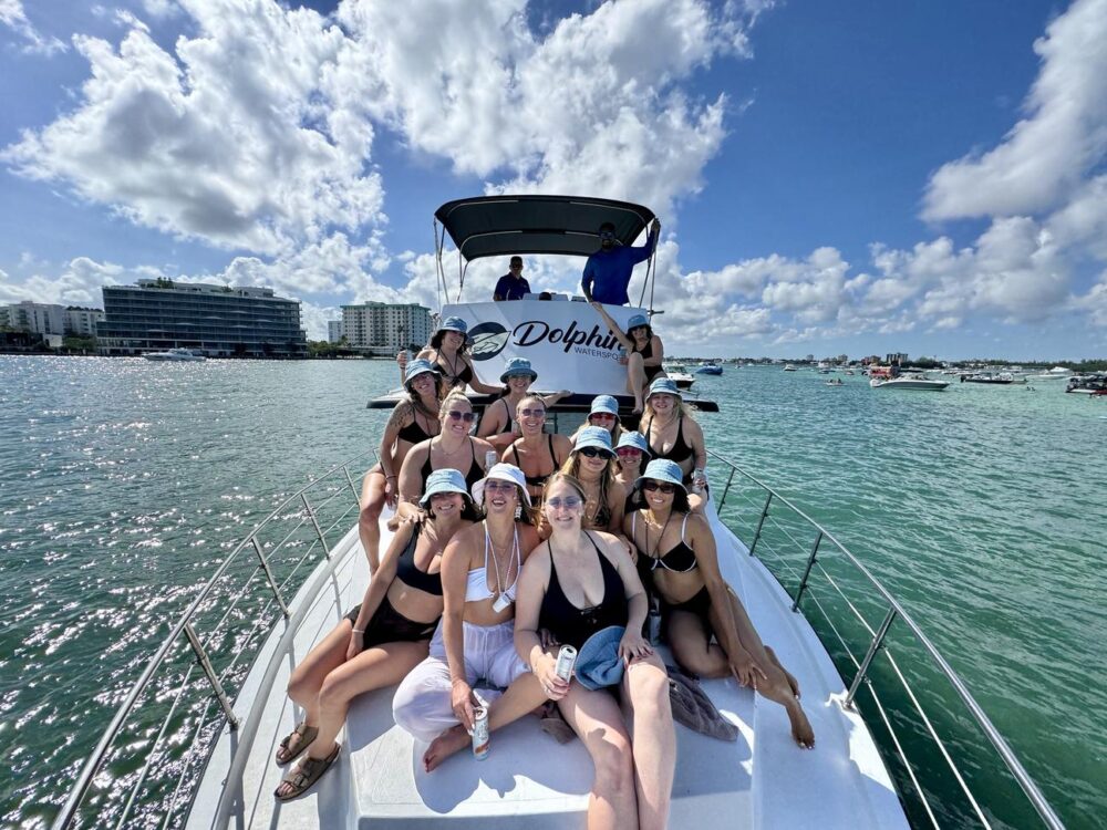 Celebrate with Yacht Party & Sightseeing in Miami Beach — up to 34 Guests! - Imagen 26