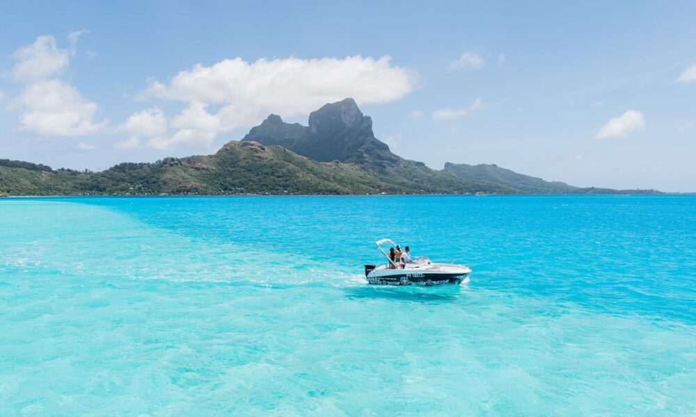 Private Lagoon Fishing in Bora Bora - Cap Camarat 17' Poweryacht Experience - Image 4