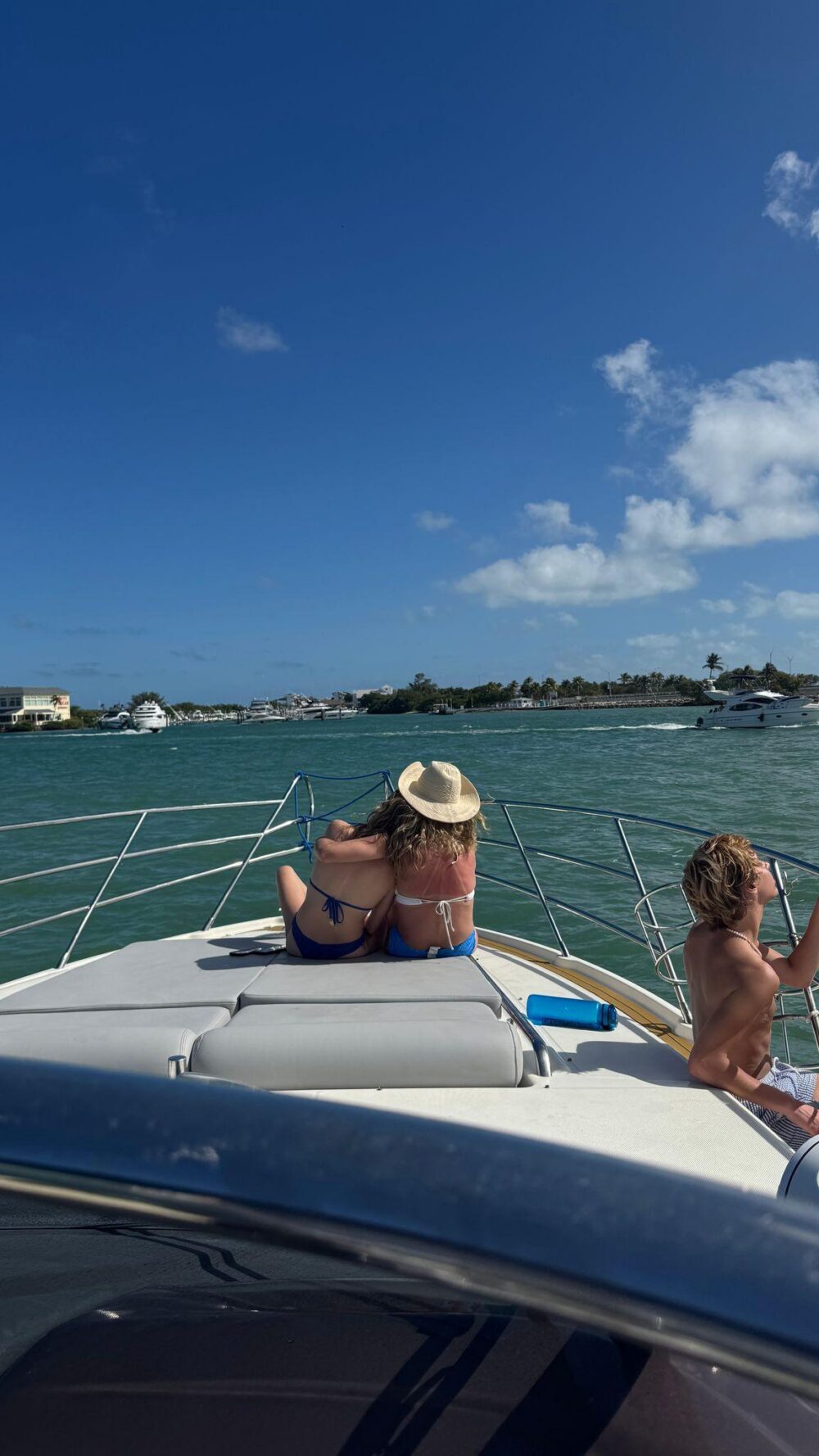 LUXURY YACHT Cruise & Save – 1 Free Hour or FREE Jetski from Monday to Thursday! - Imagen 17