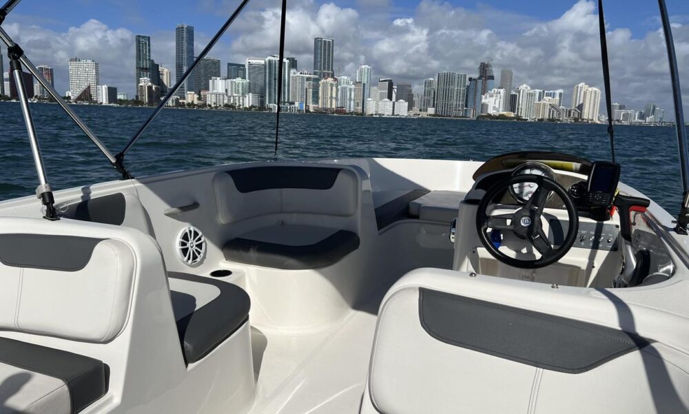 Bayliner Bareboat Rental for Intracoastal Miami — Free Parking! - Imagen 5