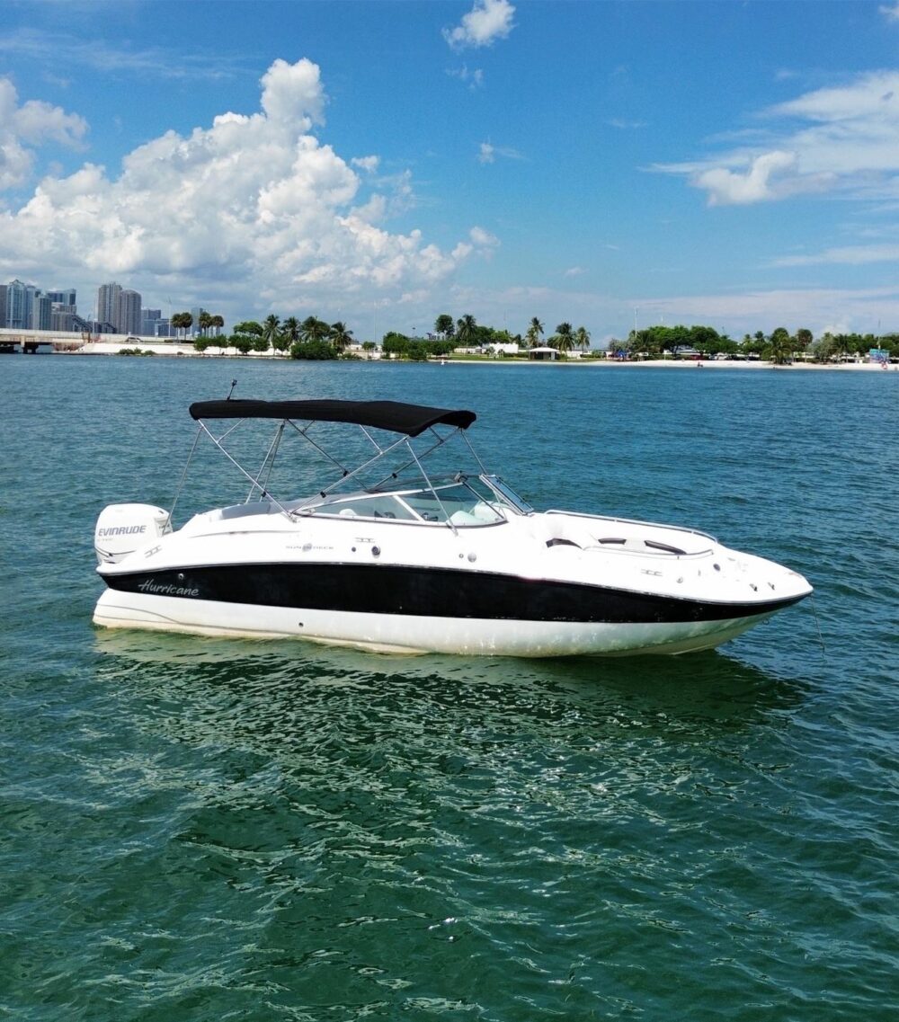 26' Sundeck beautiful boat in Miami, $100 off Mon-Thursday 🥳🤩 - Imagen 7