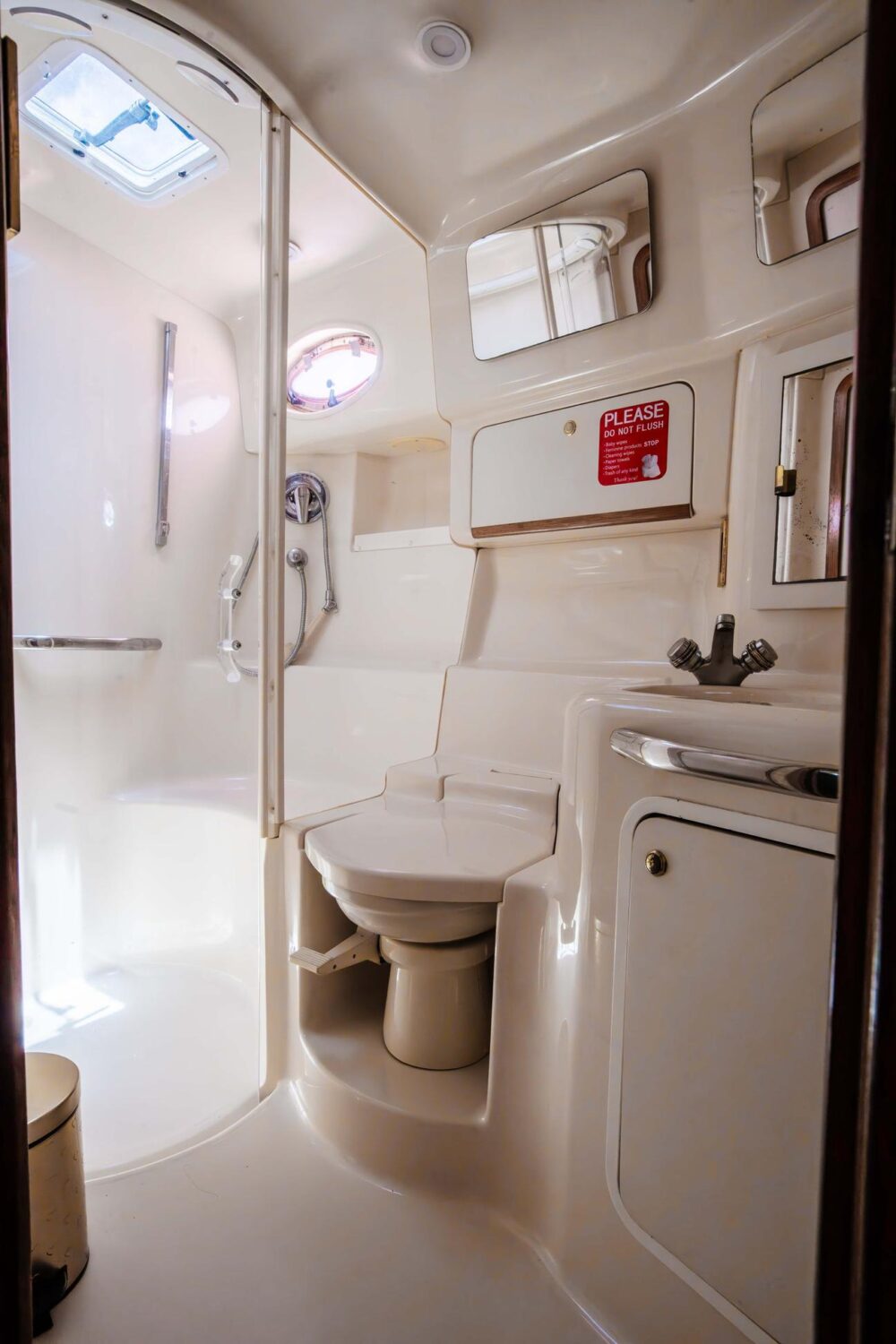 50’ SeaRay Private Yacht Charter — Free Hour & Free Jet Ski Weekday Promos! - Imagen 4