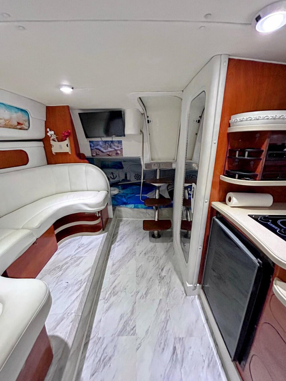 Rinker Fiesta 37ft - When booking 4 hours, you get one free! - Imagen 9