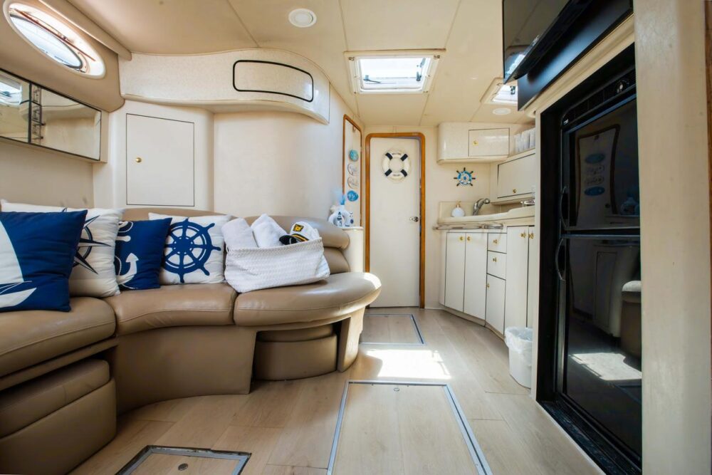 50’ SeaRay Private Yacht Charter — Free Hour & Free Jet Ski Weekday Promos! - Imagen 3