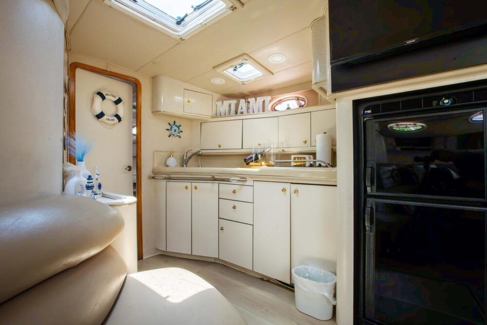 50’ SeaRay Private Yacht Charter — Free Hour & Free Jet Ski Weekday Promos! - Imagen 2