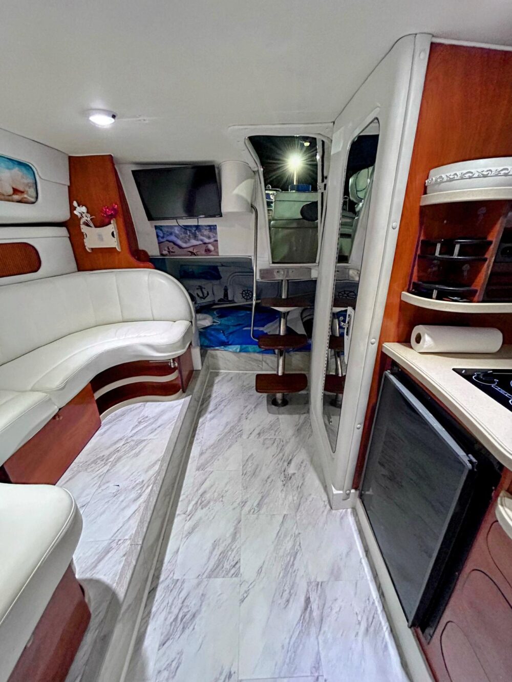 Rinker Fiesta 37ft - When booking 4 hours, you get one free! - Imagen 7