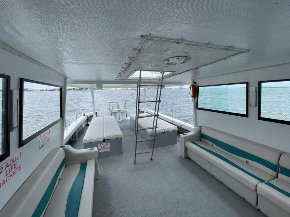 Celebrate with Yacht Party & Sightseeing in Miami Beach — up to 34 Guests! - Imagen 6
