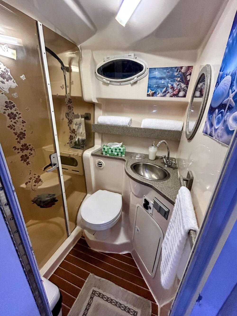 Rinker Fiesta 37ft - When booking 4 hours, you get one free! - Imagen 6
