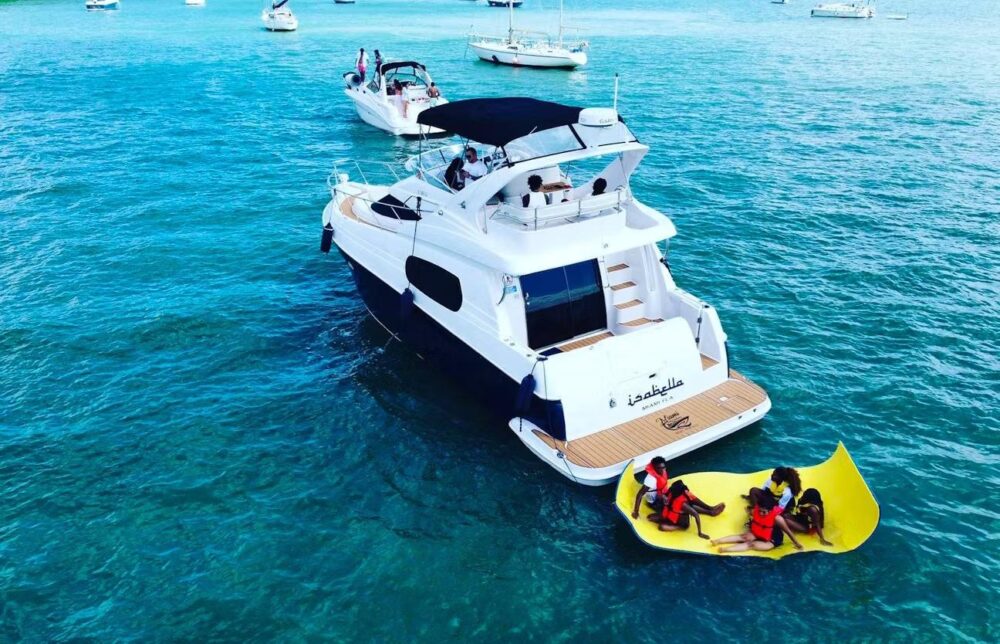 Luxury Silverton Flybridge 48ft Yacht Charter in Miami - All-Inclusive Rates - Imagen 23